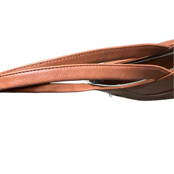 HOBO CLASSIC LEATHER SHOULDER BAG. BEAUTIFUL, CARAMEL COLOR, Multiple pockets. - Picture 8 of 12